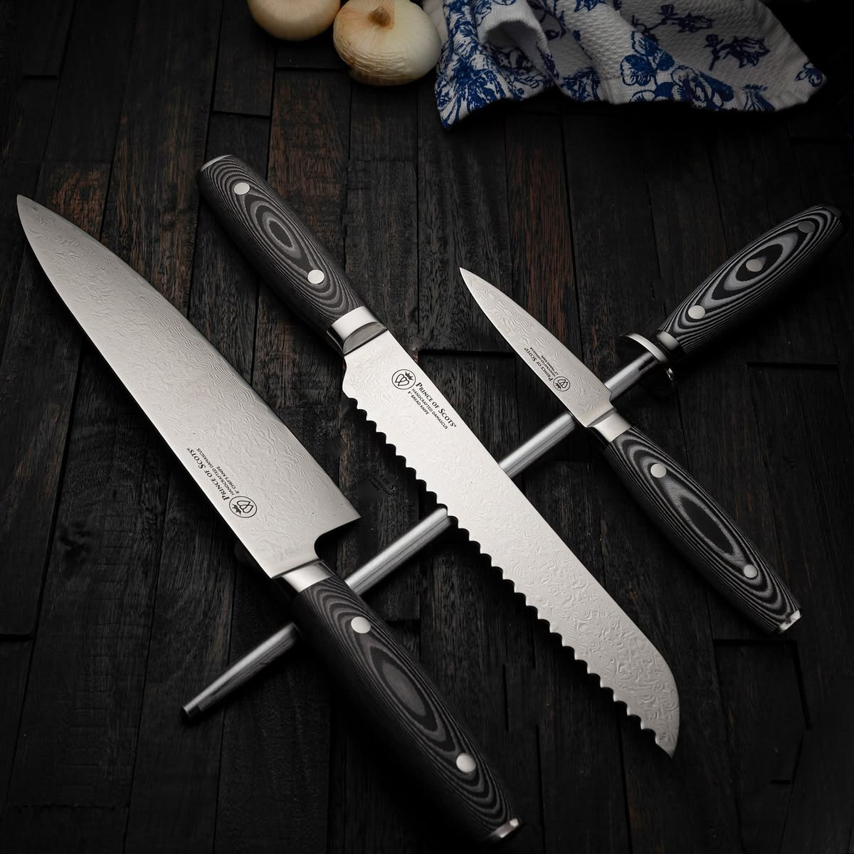 Damascus layered steel pattern