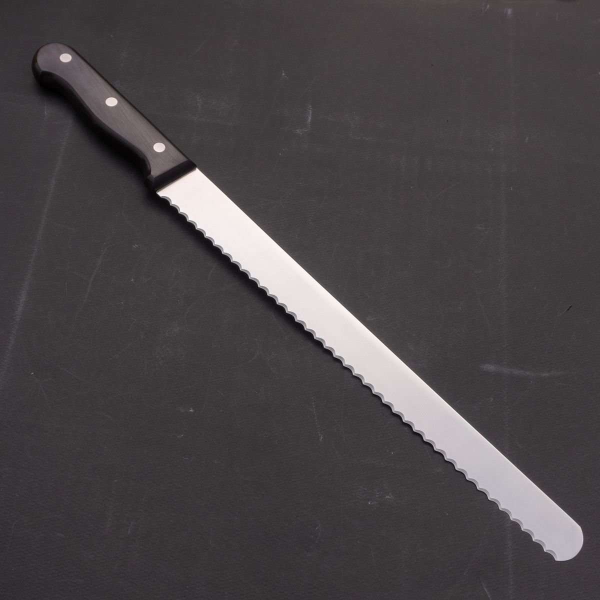 Serrated bread knife